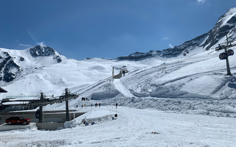summer skiing hintertux glacier