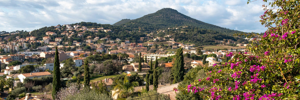 carqueiranne-pretty-view-of-village