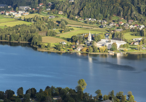 treffen village on lake ossiach