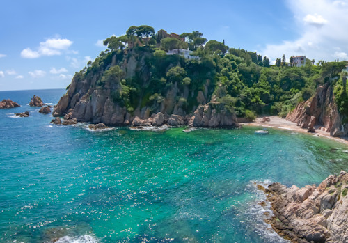 villas on cliffs at blanes costa brava