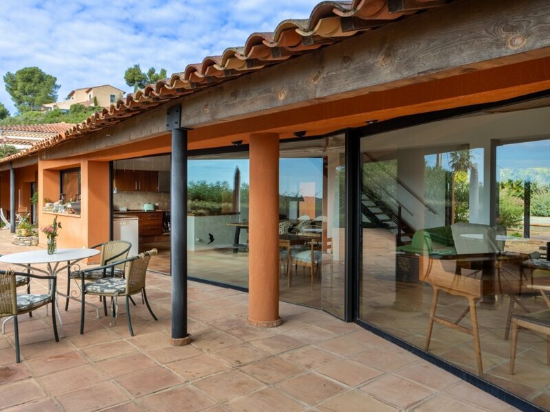 French architect's house 'La Falaise' nr Toulon Accommodation in Toulon