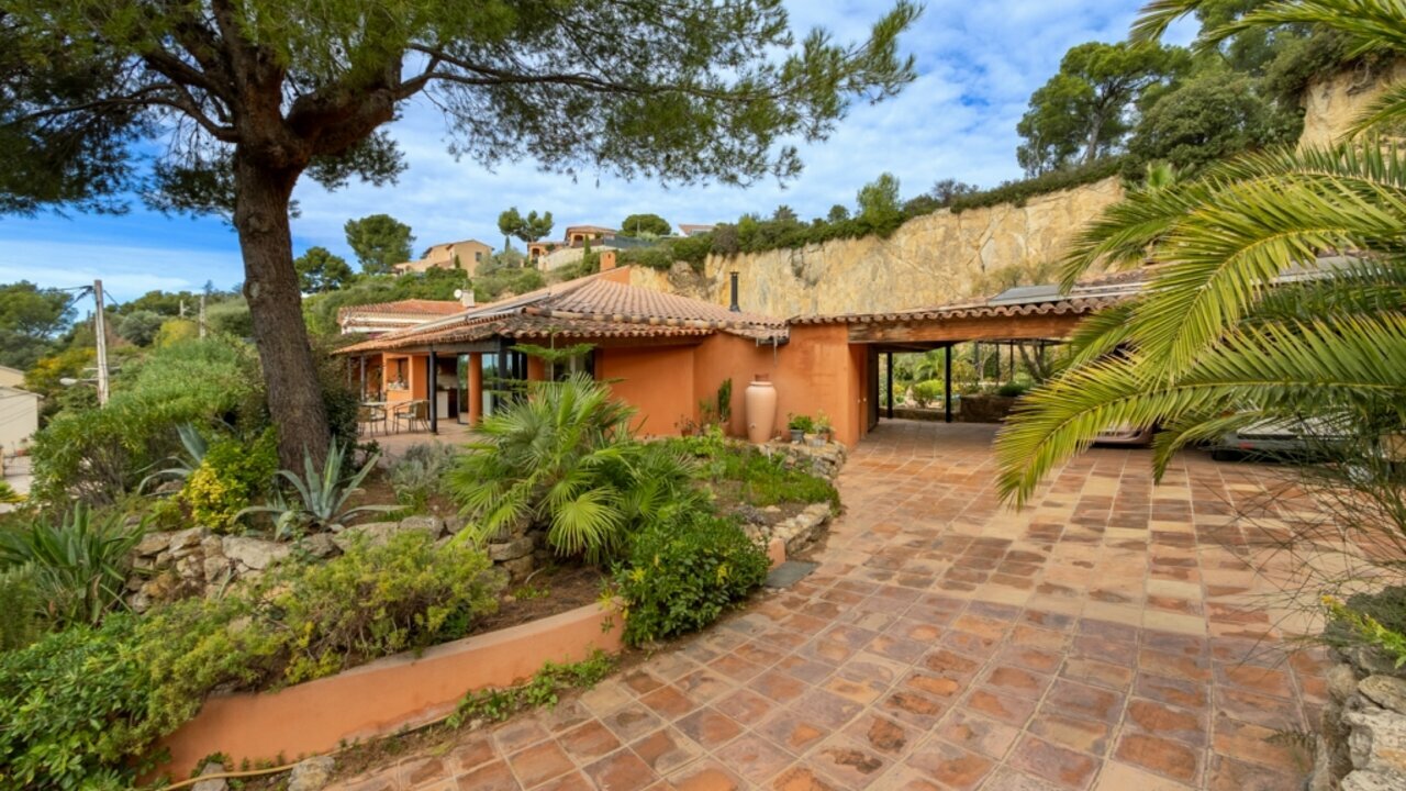 Photo of French architect's house 'La Falaise' nr Toulon
