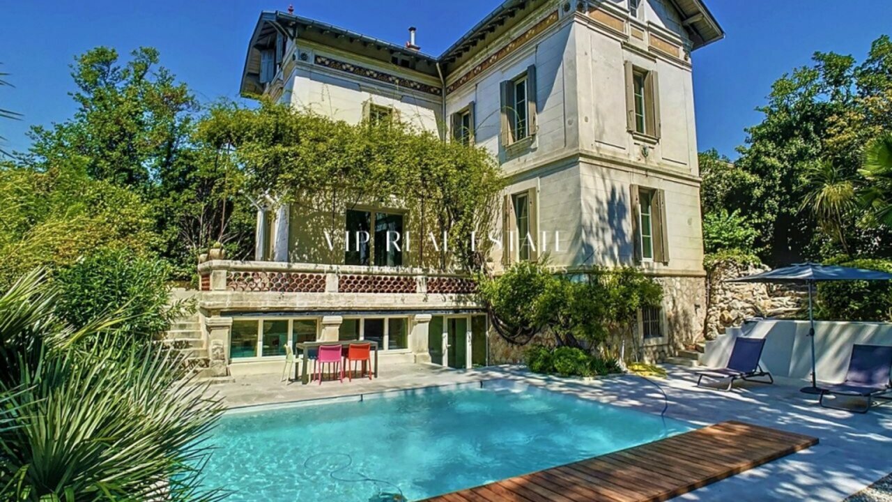 Photo of Large house with pool near Avignon