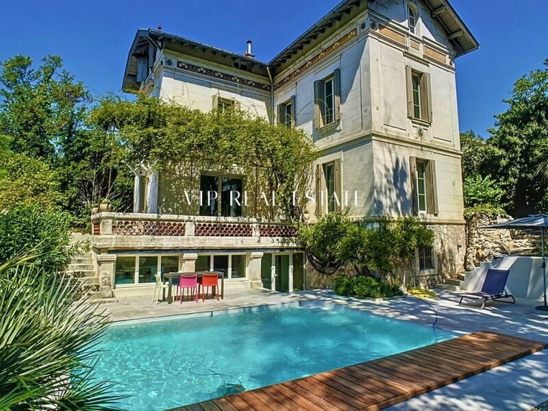 Large house with pool near Avignon Accommodation in Avignon
