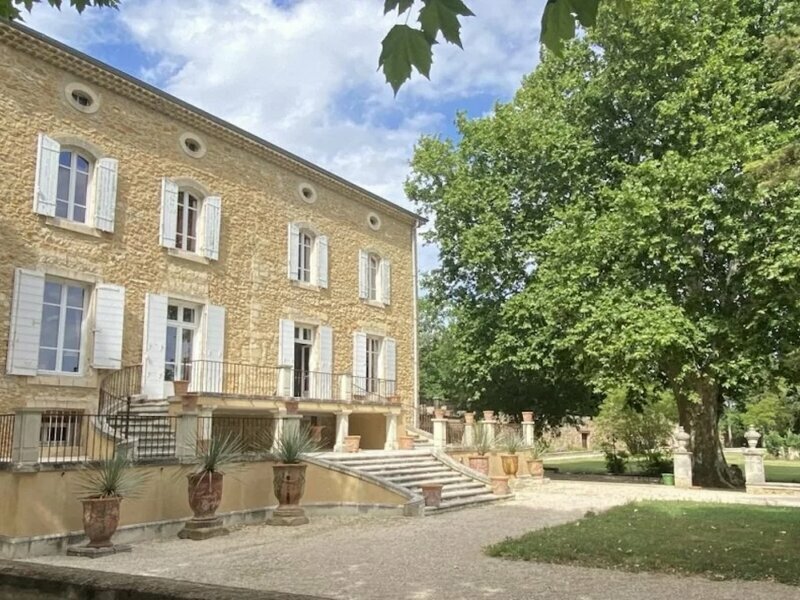 Magnificent property set in 34 acres with Olive grove Accommodation in Avignon