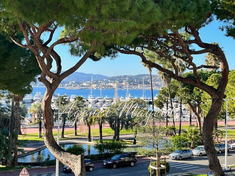Croisette 2 bed 106 m2  Accommodation in Cannes
