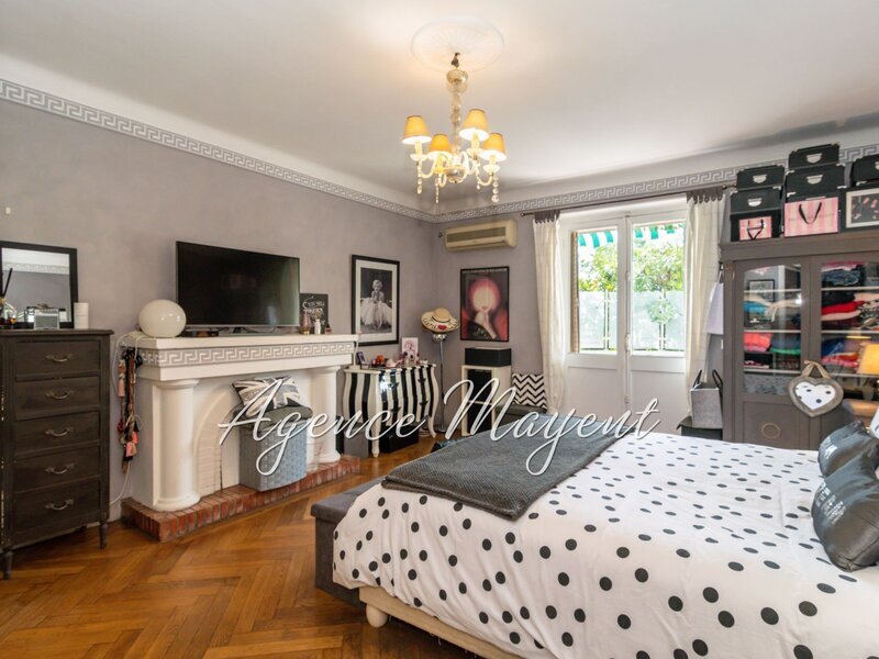 Cannes Croisette 2 bed apartment Accommodation in Cannes