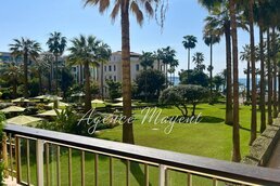 Cannes accommodation villas for sale in Cannes apartments to buy in Cannes holiday homes to buy in Cannes
