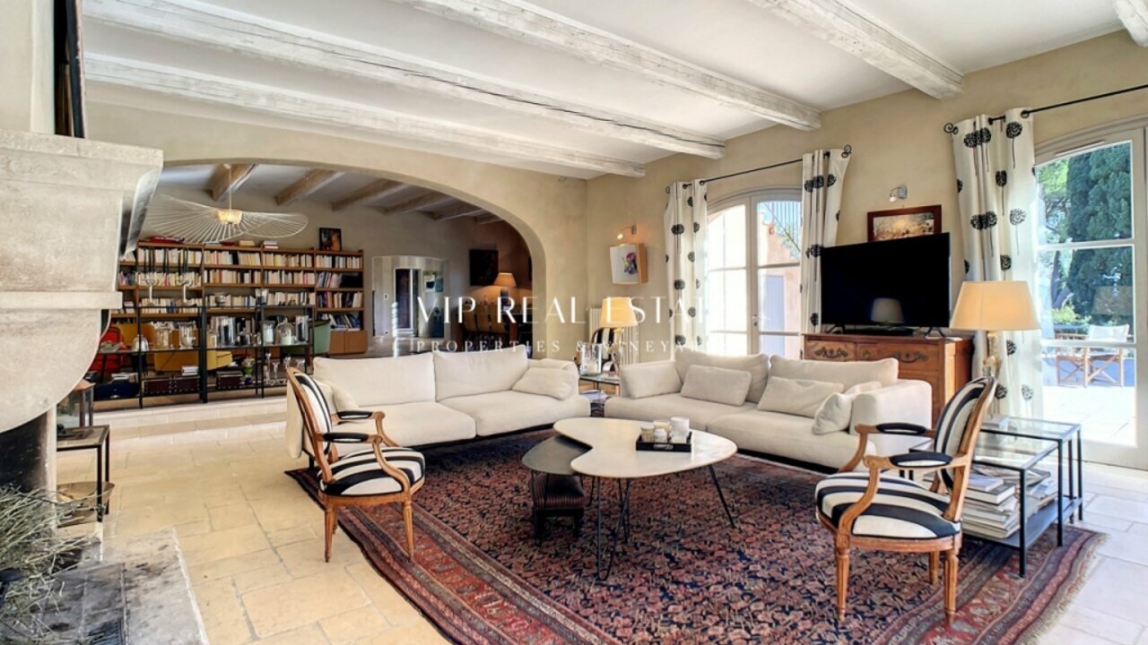 Photo of Tuscan style villa with private pool above Villeneuve Lès Avignon