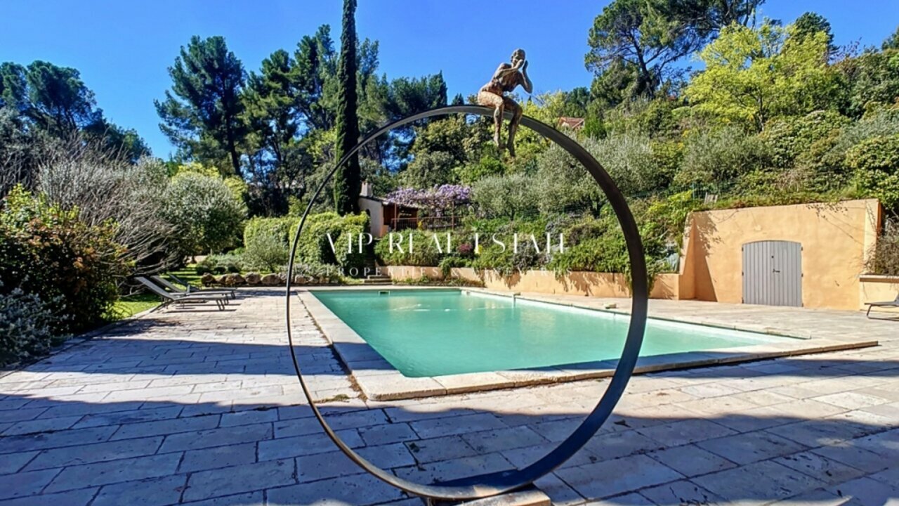 Photo of Tuscan style villa with private pool above Villeneuve Lès Avignon