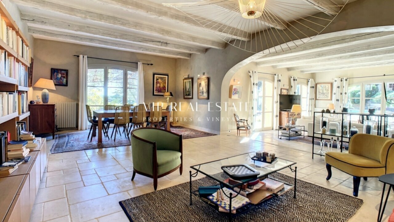 Photo of Tuscan style villa with private pool above Villeneuve Lès Avignon